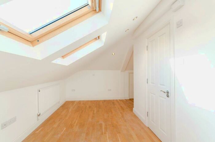 2 Bedroom Flat To Rent In Berrylands Road, Surbiton, KT5