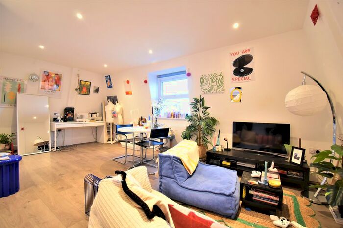 1 Bedroom Flat To Rent In Ballards Lane, London, N12