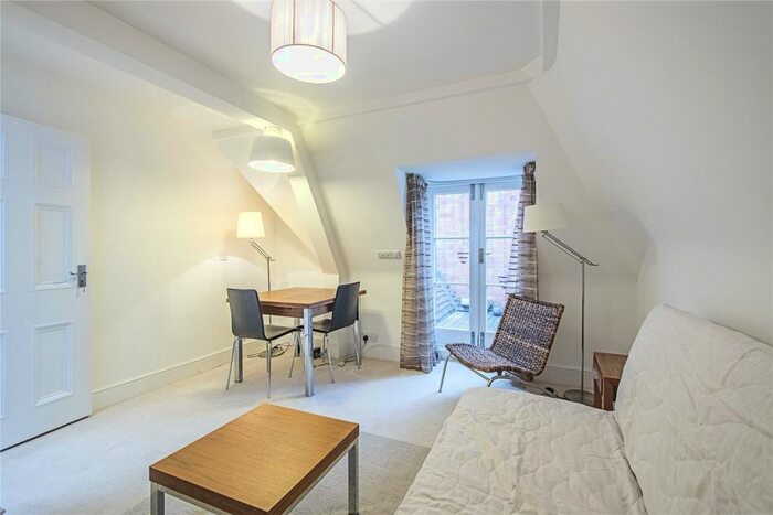 1 Bedroom Flat To Rent In Herbert Crescent, London, SW1X