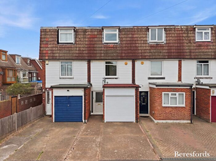 3 Bedroom Terraced House For Sale In Queens Park Road, Romford, RM3