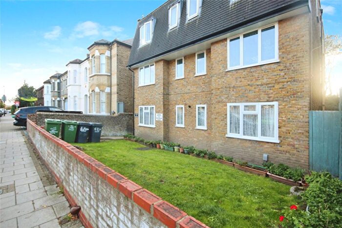 2 Bedroom Flat To Rent In Ellison Road, London, SW16