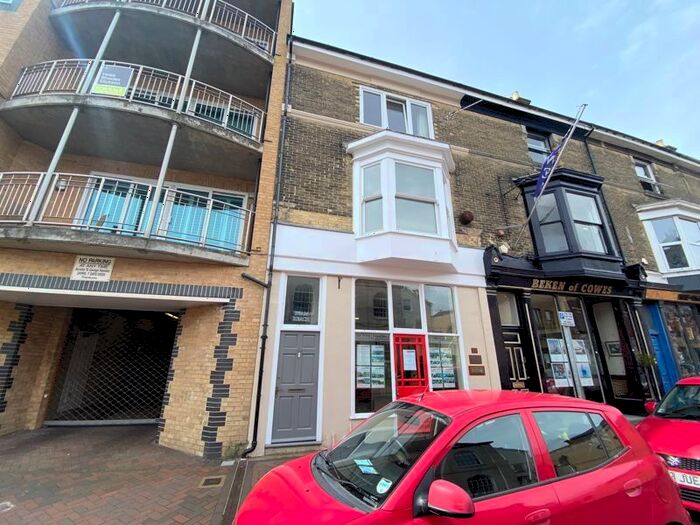 3 Bedroom Flat To Rent In Birmingham Road, Cowes, PO31