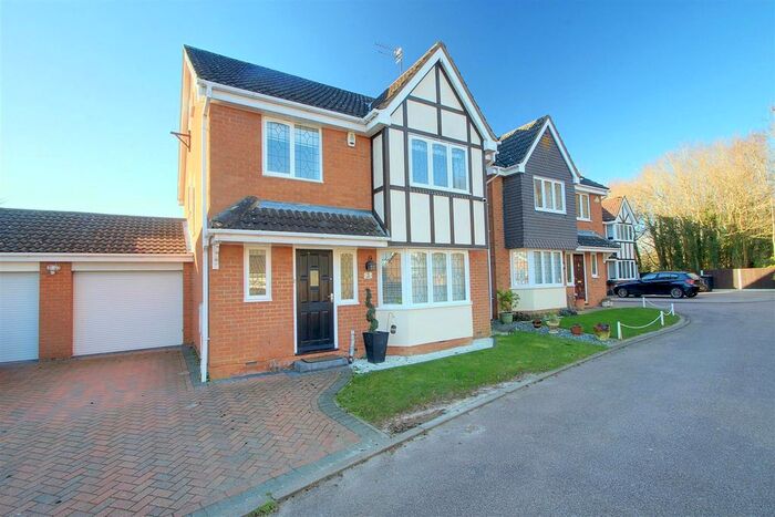 5 Bedroom Detached House To Rent In Mitchell Close, Abbots Langley, WD5