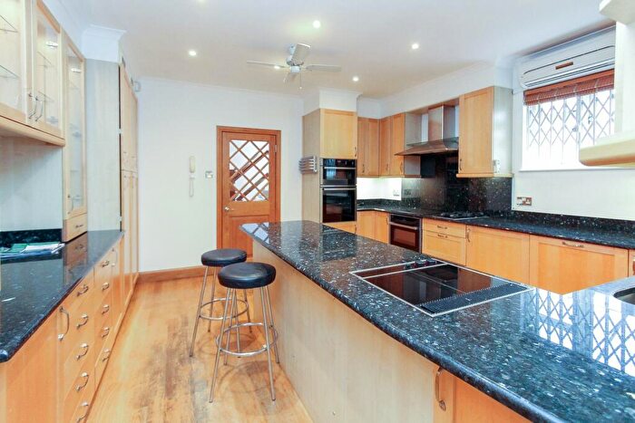 5 Bedroom Detached House To Rent In Canons Drive, Edgware, HA8