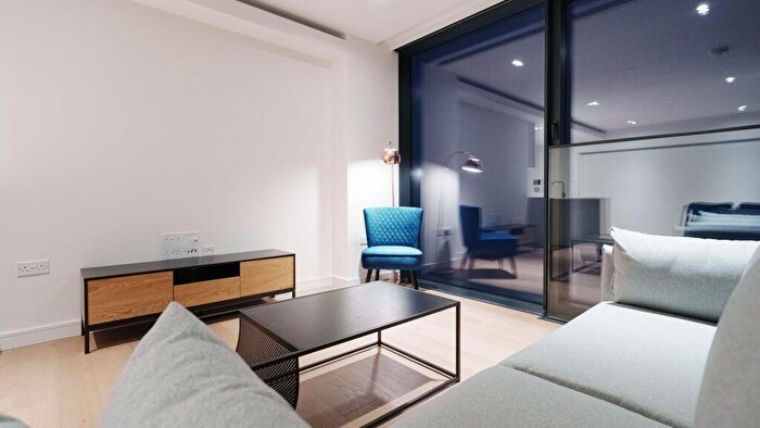 2 Bedroom Apartment To Rent In Apartment, Hampton Tower, Marsh Wall, London, E14