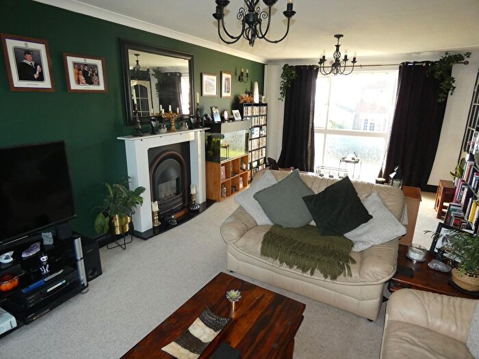 4 Bedroom Detached House For Sale In Greenwood Drive, Cimla, Neath., SA11