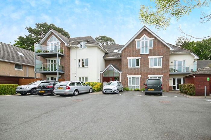 2 Bedroom Flat For Sale In Wimborne Road, Bournemouth, BH2