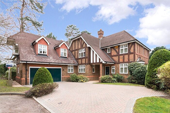 5 Bedroom Detached House To Rent In Wellington Place, Cobham, Surrey, KT11