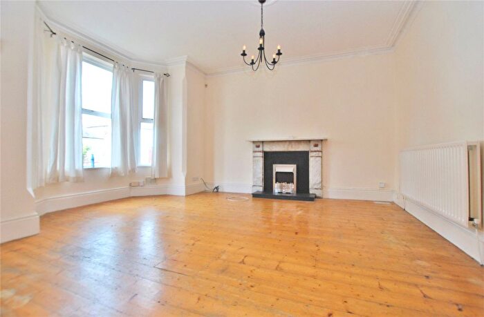 2 Bedroom Flat For Sale In Henry Road, West Bridgford, Nottingham, Nottinghamshire, NG2