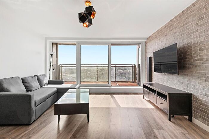 2 Bedroom Property To Rent In Mapleton Road, London, SW18