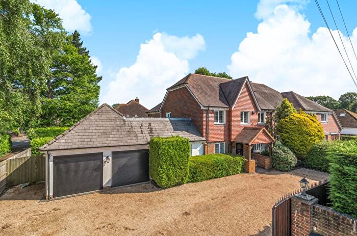 5 Bedroom Detached House For Sale In Executive Style Residence - Semi-Rural Kingswood, ME17