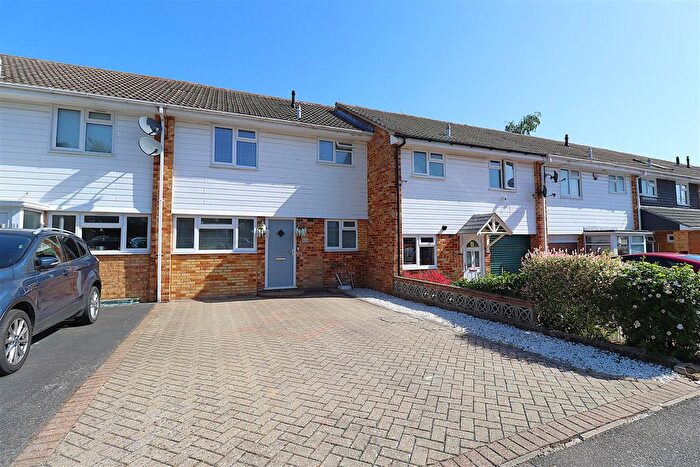 3 Bedroom Terraced House For Sale In Chipstead Road, Rainham, ME8