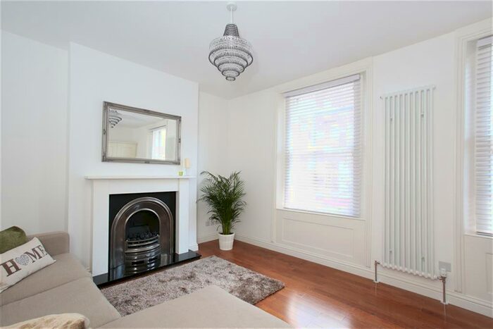 4 Bedroom Maisonette To Rent In Dunstans Road, SE22