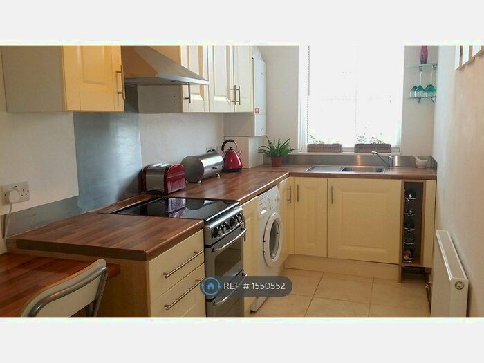 1 Bedroom Maisonette To Rent In Rockingham Road, Middlesex, UB8