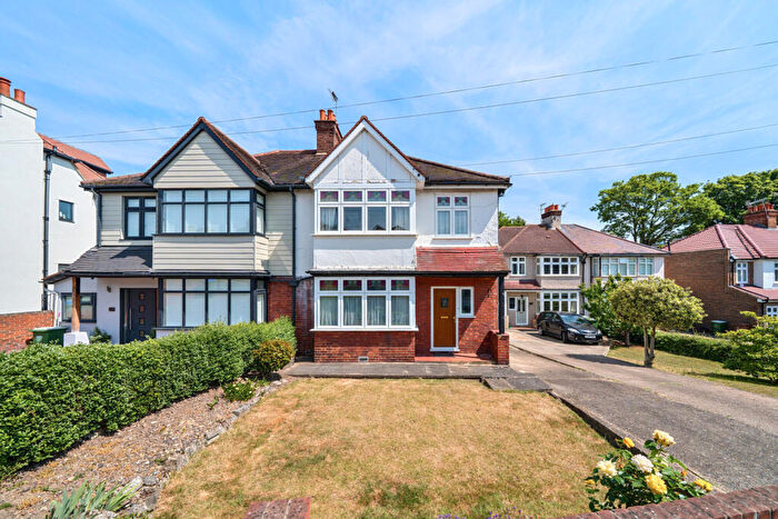 3 Bedroom Semi-Detached House For Sale In Upton Road, Bexleyheath, DA6