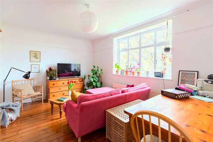 1 Bedroom Flat To Rent In Oakfield Court, Finsbury Park, London, N8