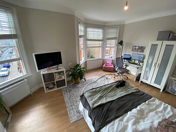 3 Bedroom Flat To Rent In Elmhurst Street, London, SW4