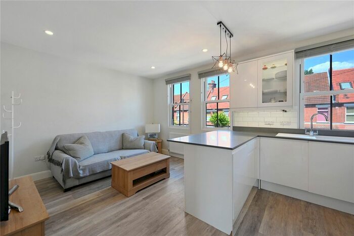 2 Bedroom Maisonette To Rent In Lance Road, Harrow, Greater London, HA1