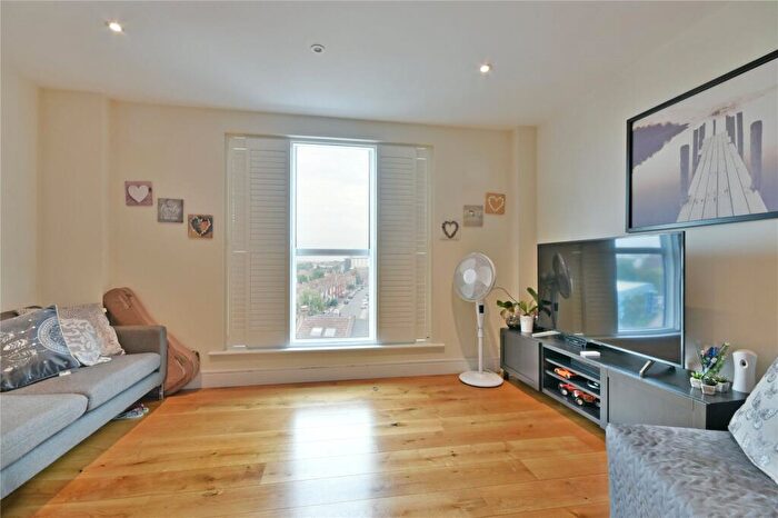 2 Bedroom Flat To Rent In High Road, Dollis Hill, NW10