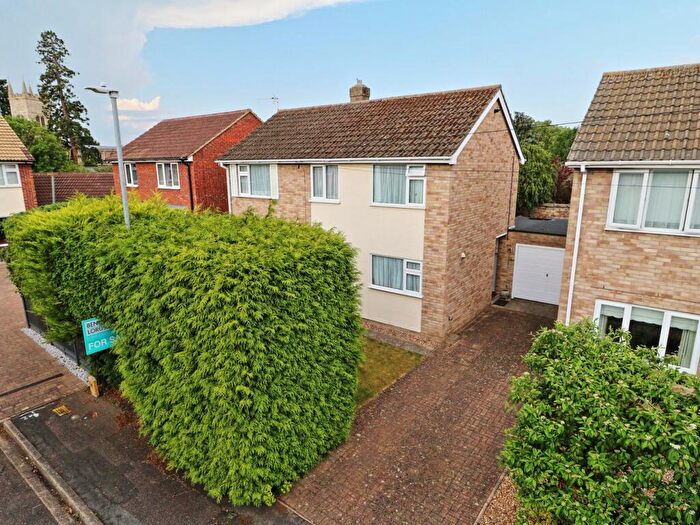 4 Bedroom Detached House For Sale In Chestnut Grove, Eynesbury, St Neots, PE19