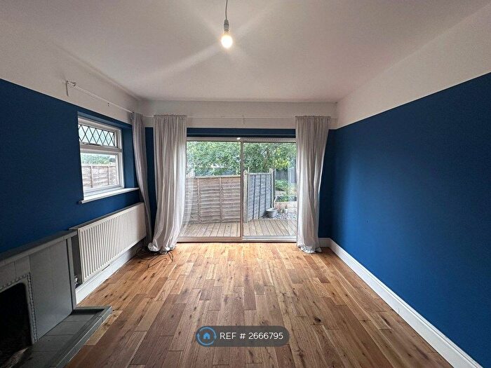 3 Bedroom Detached House To Rent In Squirrels Heath Road, Romford, RM3