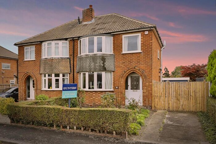 3 Bedroom Semi-Detached House For Sale In Chelmsford Avenue, Aston, S26