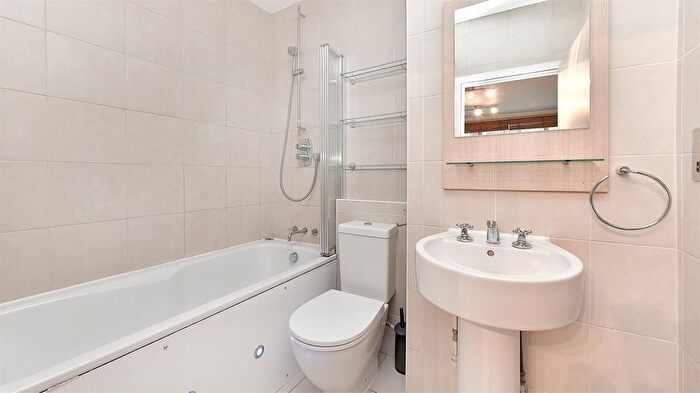 1 Bedroom Flat To Rent In Park Crescent, Marylebone, London, W1B