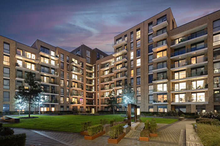 2 Bedroom Apartment For Sale In Queenshurst Square, Kingston Upon Thames, KT2