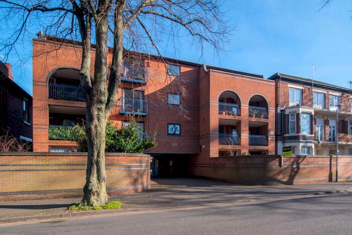 2 Bedroom Flat To Rent In Fox Road, West Bridgford, Nottingham, NG2