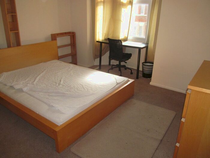 4 Bedroom Terraced House To Rent In Swainstone Road, Reading, RG2