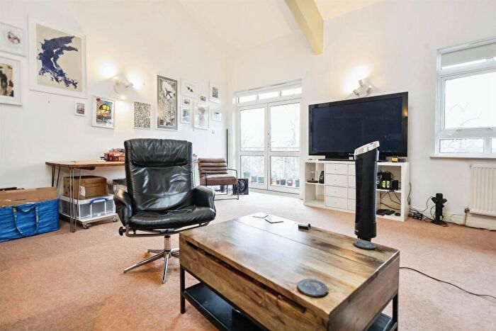 2 Bedroom Apartment For Sale In Yew Tree Road, Moseley, Birmingham, B13
