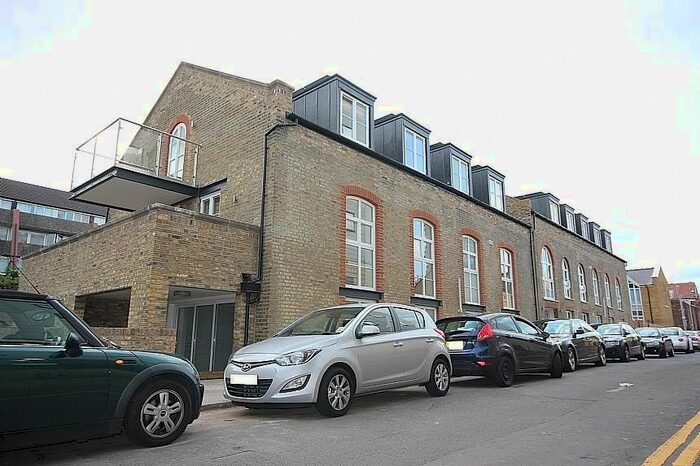 5 Bedroom Flat To Rent In Baptist Court, North Road, Brentford, London, TW8