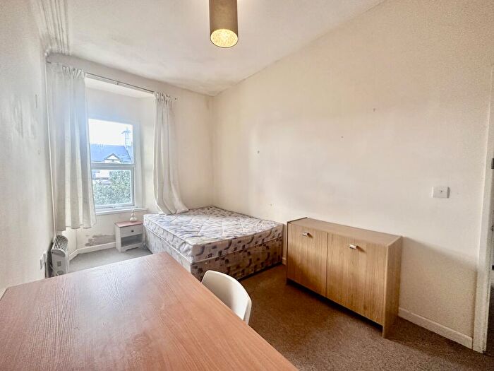 2 Bedroom Apartment To Rent In Woodland Terrace Flat, PL4