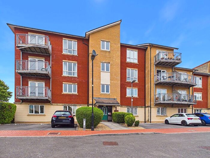 2 Bedroom Flat For Sale In Ty Camlas, Y Rhodfa, Barry, CF63