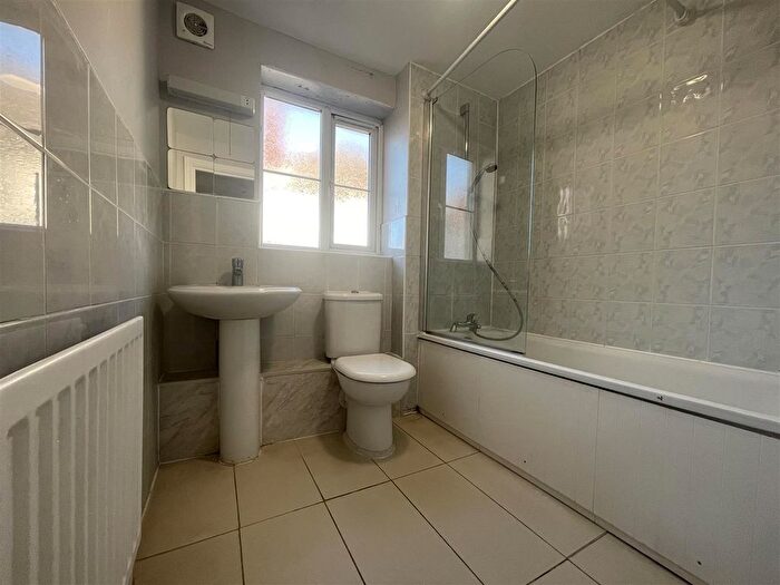 2 Bedroom Flat To Rent In St. Albans Road, Watford, WD24