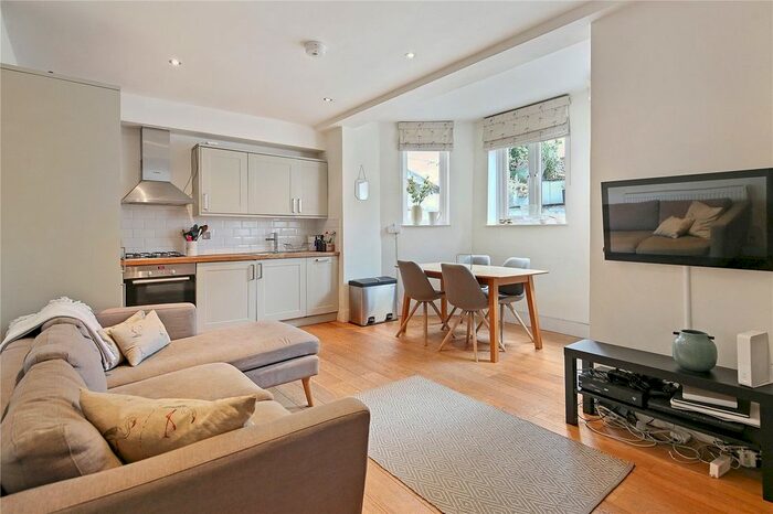 1 Bedroom Flat To Rent In Clapham Common North Side, Clapham Junction, SW4