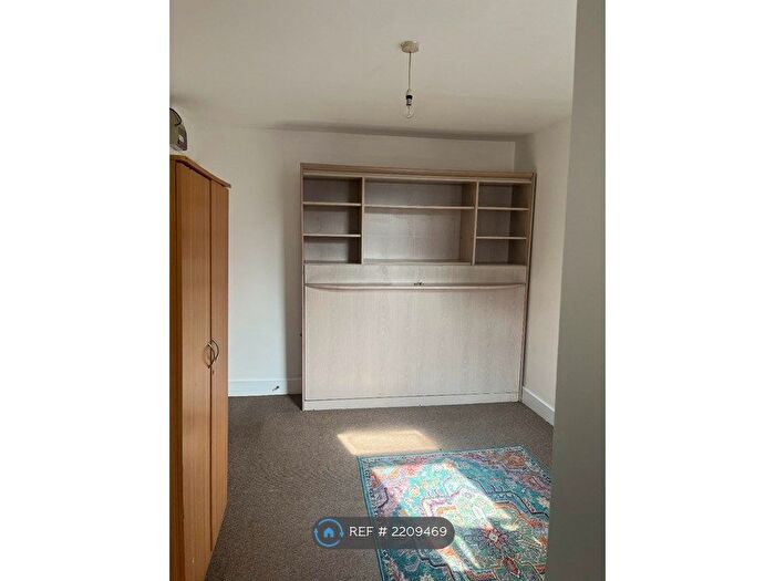 Studio To Rent In Lewin Road, London, SW16