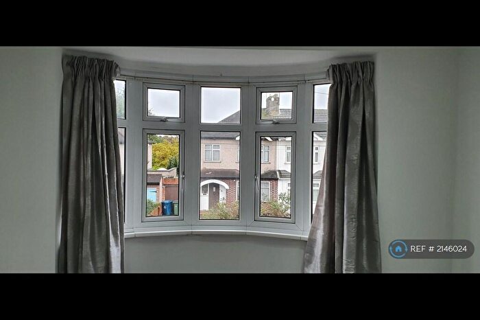 4 Bedroom Semi-Detached House To Rent In Tregenna Ave, South Harrow, HA2