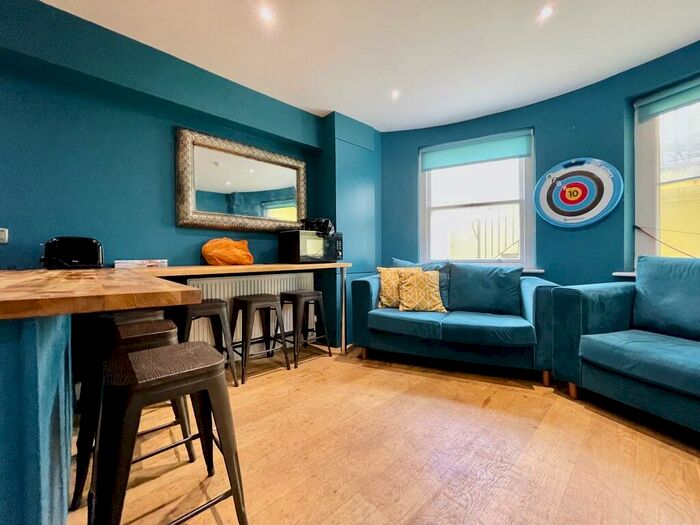 7 Bedroom Semi-Detached House To Rent In Lansdowne Place, Hove, East Sussex, BN3