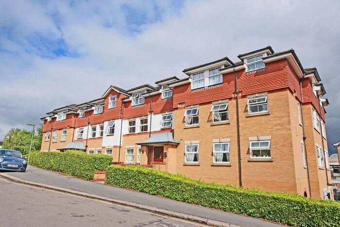2 Bedroom Flat To Rent In Chapel Road, Redhill, RH1