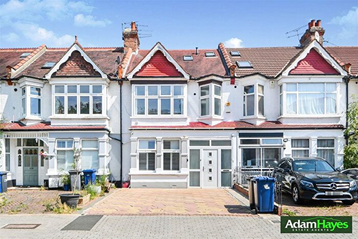 2 Bedroom Maisonette For Sale In Grove Road, North Finchley, N12