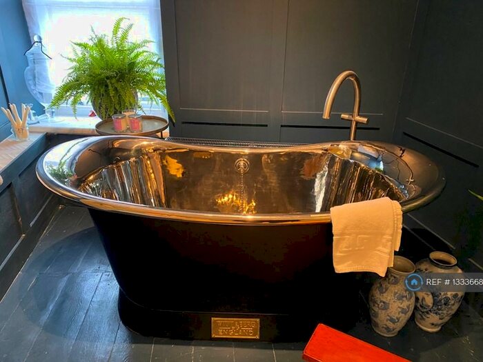 1 Bedroom Flat To Rent In Royal Buildings, Penarth, CF64