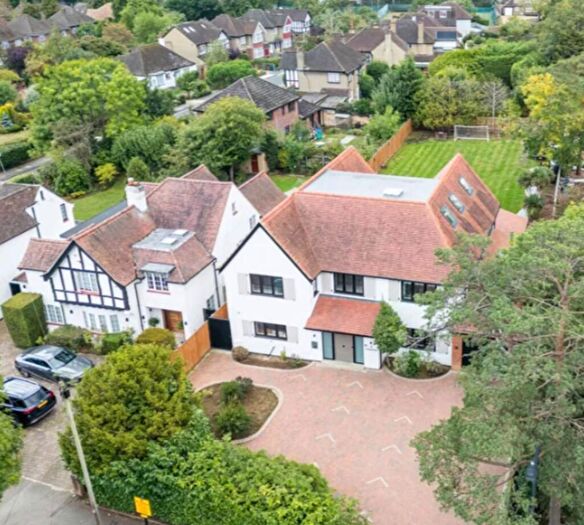 5 Bedroom Detached House For Sale In West End Lane, Pinner, HA5