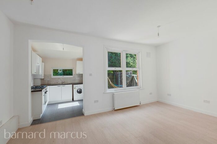 3 Bedroom Property To Rent In Russell Avenue, London, N22