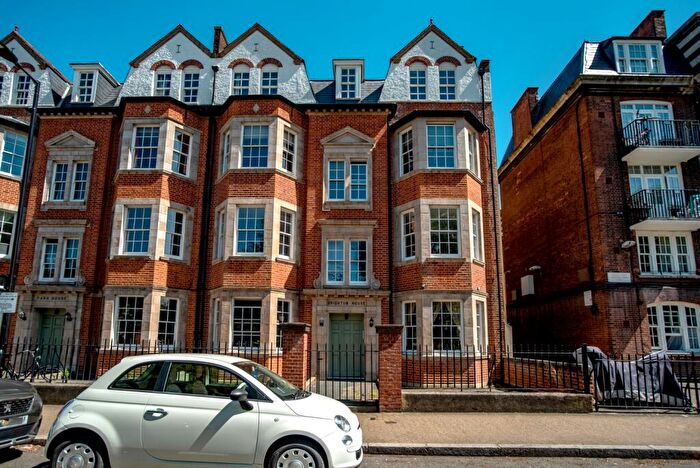 2 Bedroom Flat To Rent In Brighton House, Camberwell Green, London, SE5