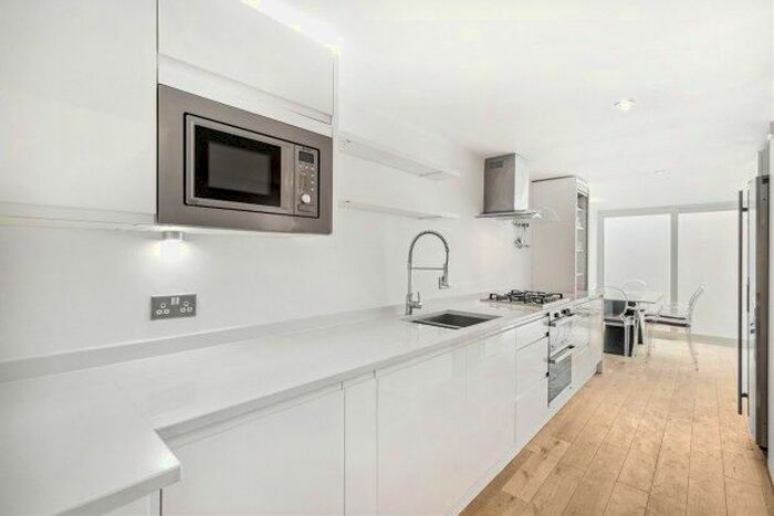 3 Bedroom Property To Rent In Ruston Mews, London, W11