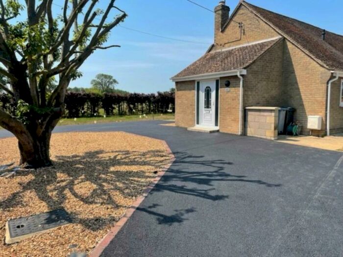 3 Bedroom Detached Bungalow To Rent In Common Road, North Leigh, OX29