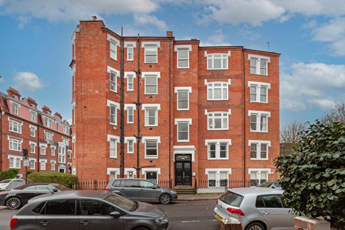 4 Bedroom Flat For Sale In Waldemar Avenue, London, SW6