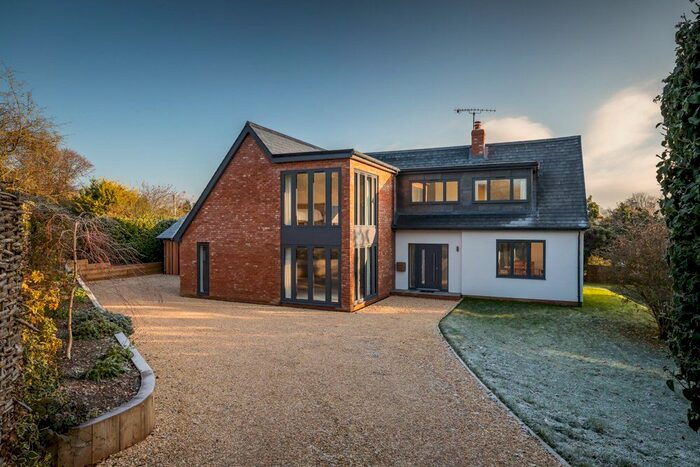 4 Bedroom Detached House For Sale In Wishford Road, Middle Woodford, Salisbury, Wiltshire, SP4