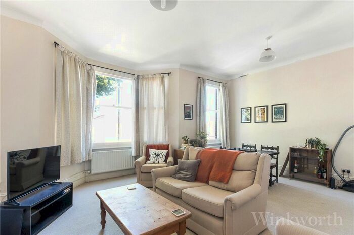 3 Bedroom Flat To Rent In Sunnyside, Blythe Hill, London, SE6